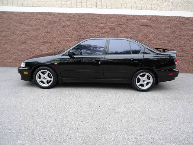 Infiniti G20 2000 photo 2