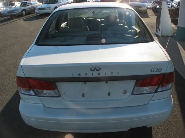 Infiniti G20 2000 photo 2