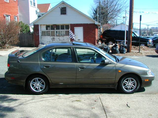 Infiniti G20 Base Sedan