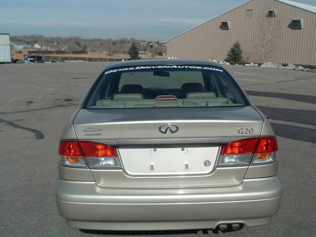 Infiniti G20 2000 photo 2