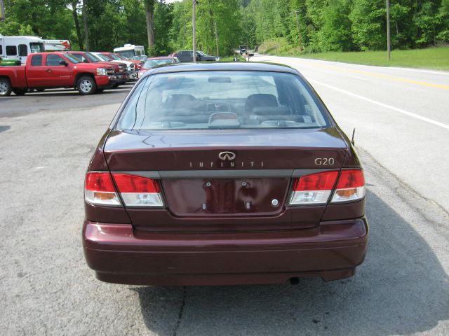 Infiniti G20 2002 photo 1