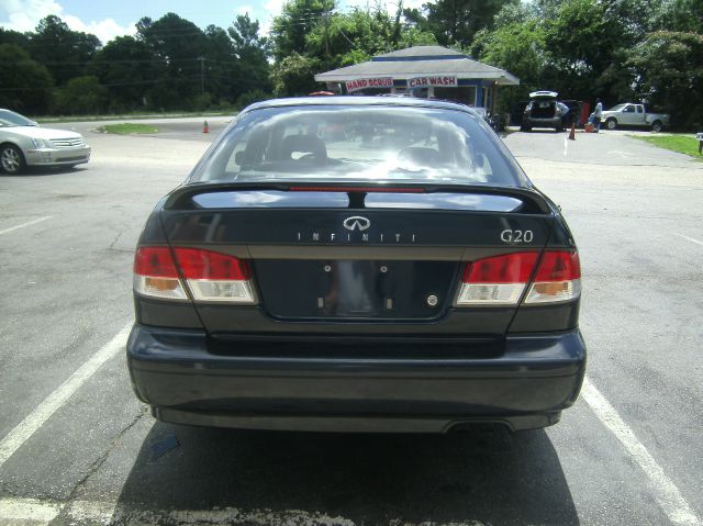 Infiniti G20 2002 photo 1