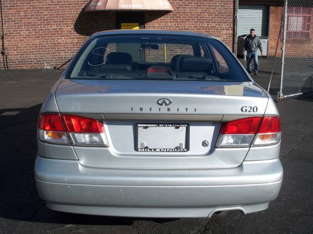 Infiniti G20 2002 photo 0