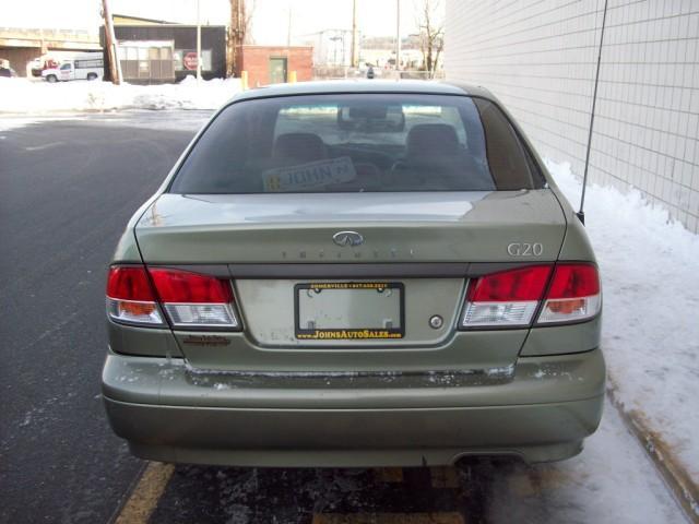 Infiniti G20 2002 photo 2