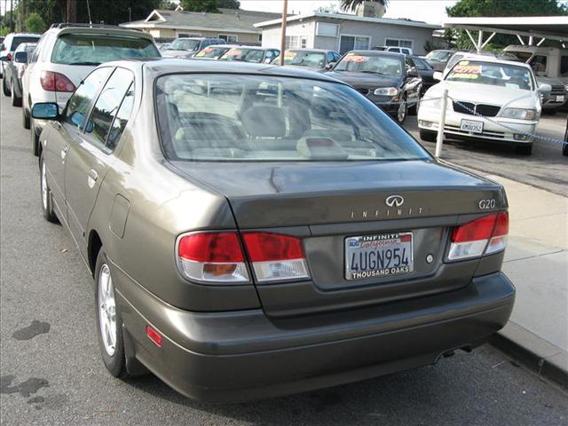 Infiniti G20 2002 photo 1