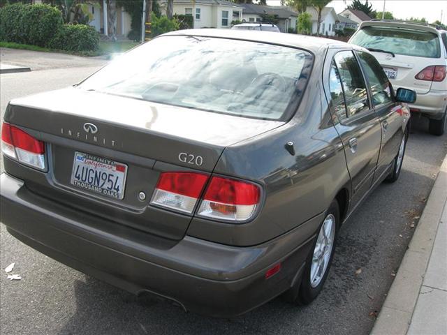 Infiniti G20 2002 photo 2