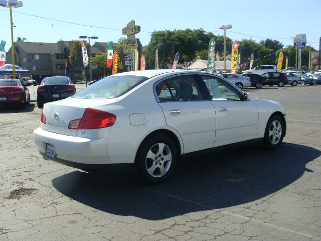 Infiniti G35 2003 photo 3