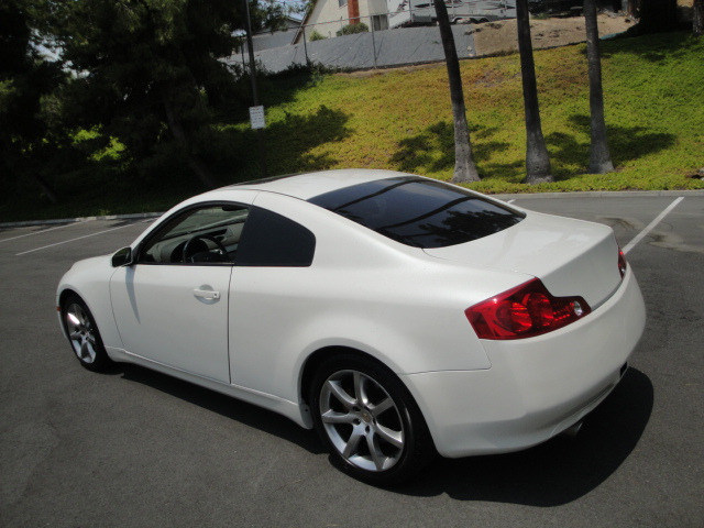 Infiniti G35 XL 12-passenger Coupe