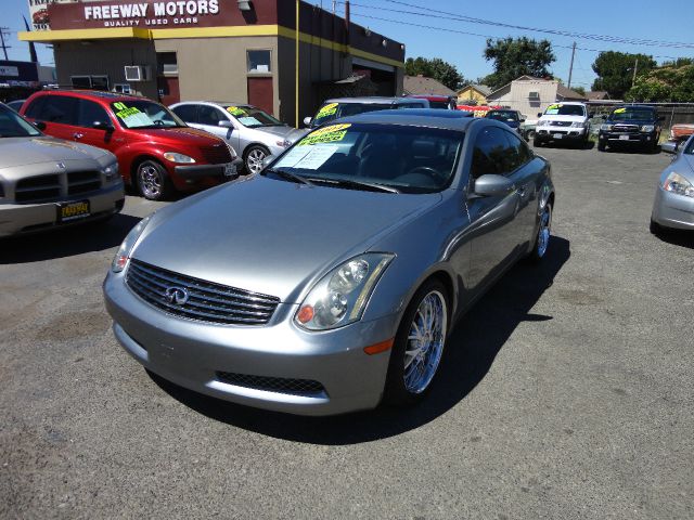 Infiniti G35 XL 12-passenger Coupe