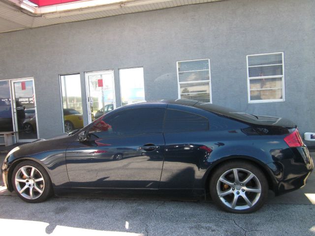 Infiniti G35 XL 12-passenger Coupe