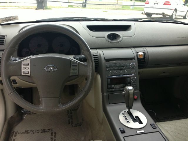 Infiniti G35 2004 photo 17