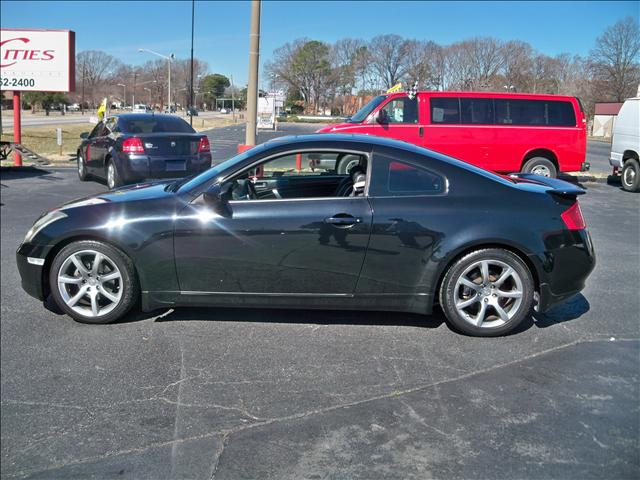 Infiniti G35 XB - ONE Owner Coupe