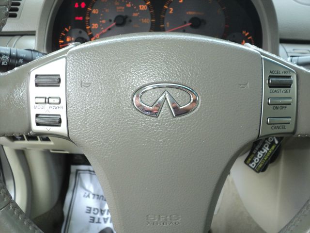 Infiniti G35 2004 photo 16