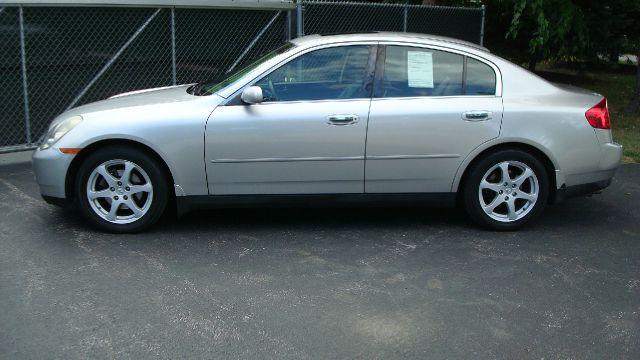 Infiniti G35 2004 photo 2