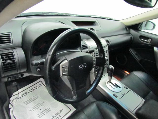 Infiniti G35 2004 photo 2