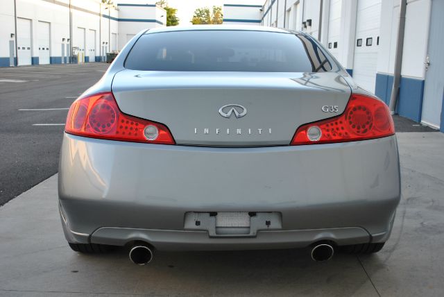 Infiniti G35 XL 12-passenger Coupe