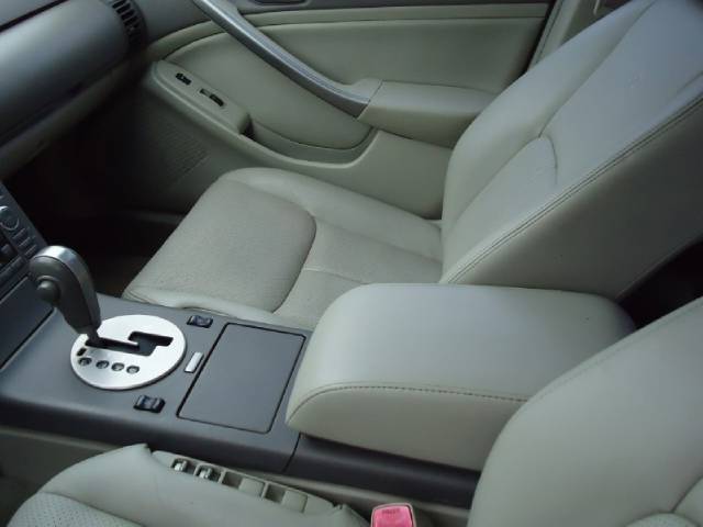 Infiniti G35 2004 photo 2