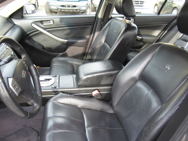 Infiniti G35 2004 photo 18