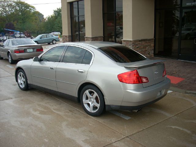 Infiniti G35 2004 photo 2