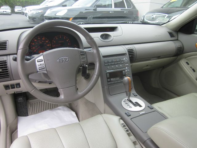 Infiniti G35 2004 photo 2