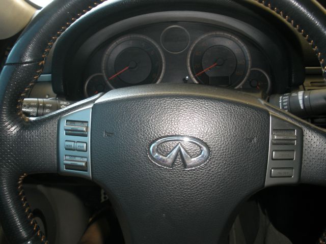 Infiniti G35 2005 photo 14