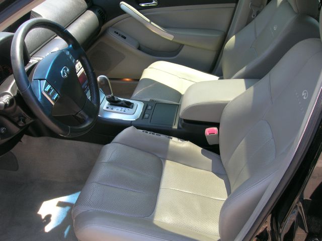 Infiniti G35 2005 photo 13