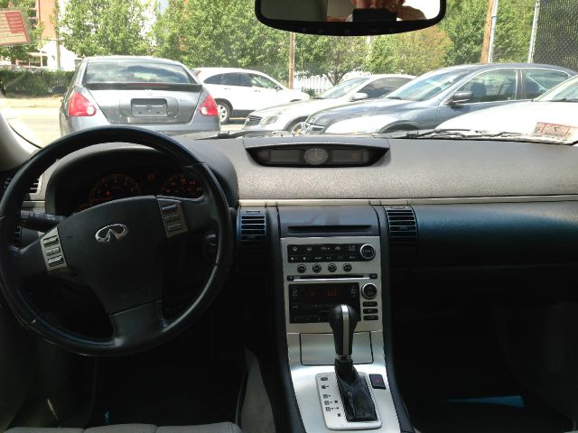 Infiniti G35 2005 photo 2