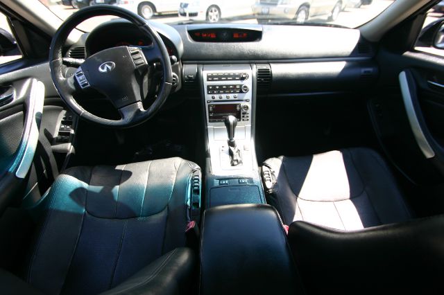 Infiniti G35 2006 photo 2