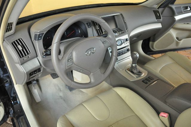 Infiniti G35 2007 photo 13