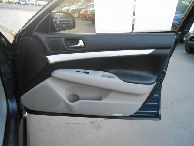 Infiniti G35 2007 photo 18