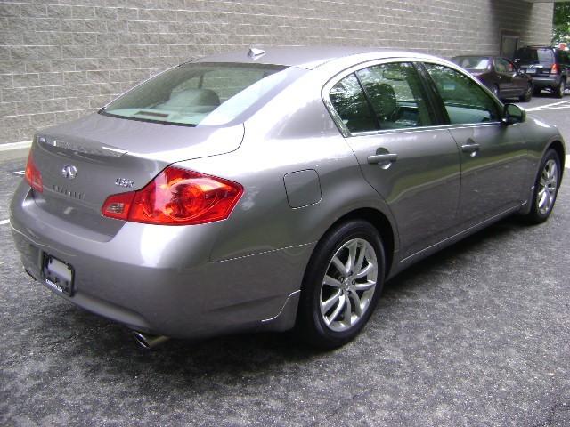 Infiniti G35 2007 photo 2