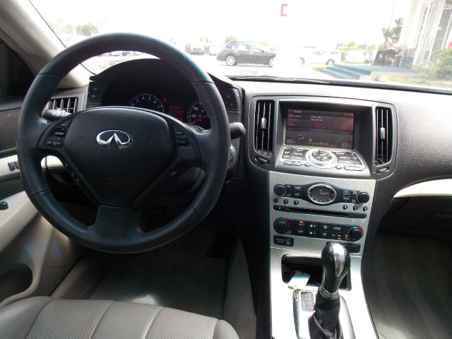 Infiniti G35 2008 photo 17