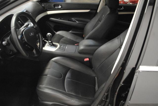 Infiniti G35 2008 photo 16