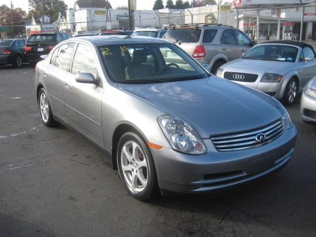 Infiniti G35X 2004 photo 2