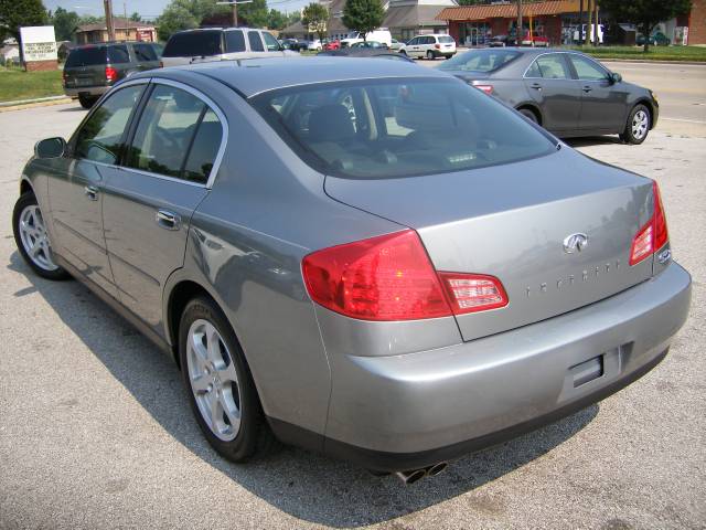 Infiniti G35X 2004 photo 3