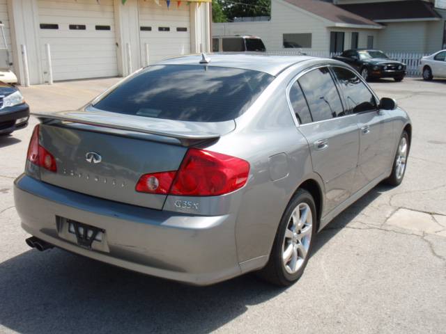 Infiniti G35X 2005 photo 2