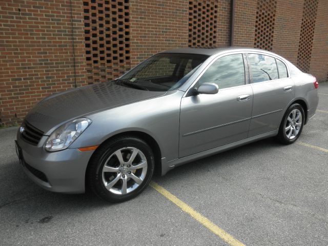 Infiniti G35X 2005 photo 2