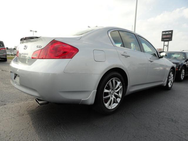 Infiniti G35X 2008 photo 2