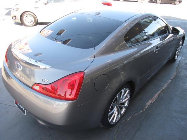 Infiniti G37 2008 photo 2