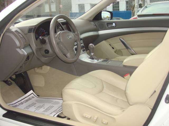 Infiniti G37 2008 photo 2