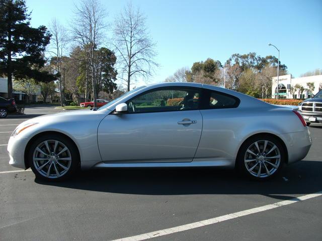 Infiniti G37 2008 photo 2