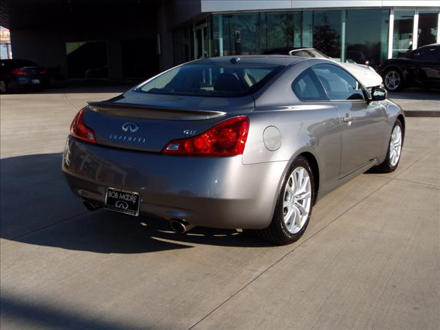 Infiniti G37 2008 photo 2