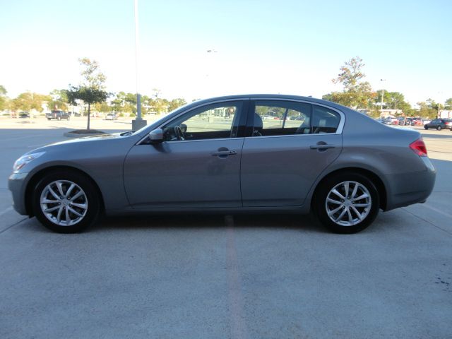 Infiniti G37 2009 photo 2