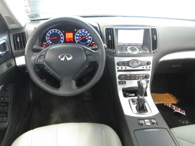 Infiniti G37 2009 photo 2