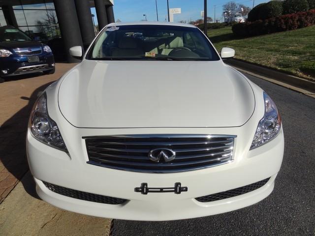 Infiniti G37 2009 photo 2