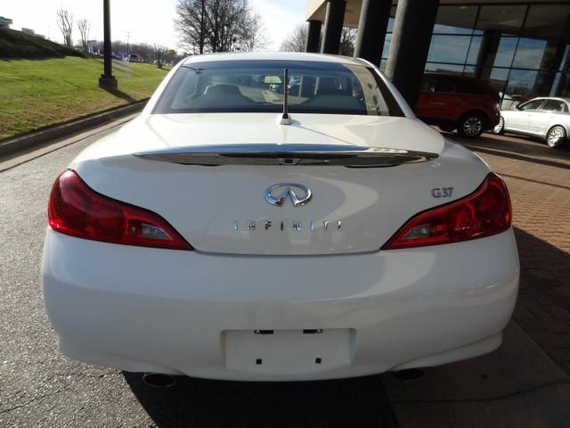 Infiniti G37 2009 photo 5