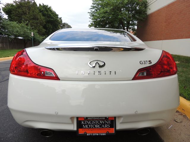 Infiniti G37 2010 photo 4