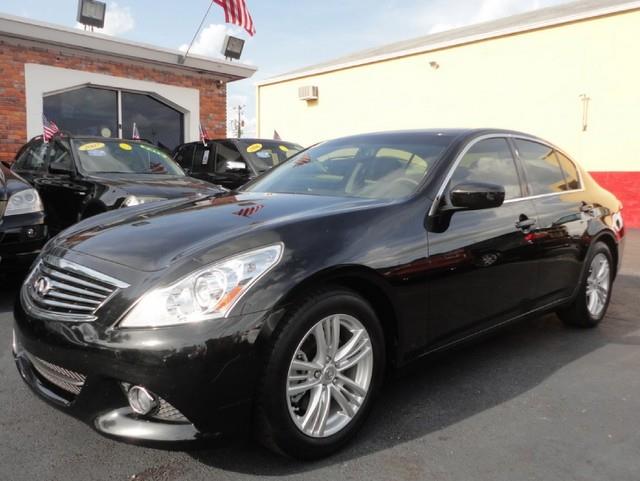 Infiniti G37 2010 photo 2