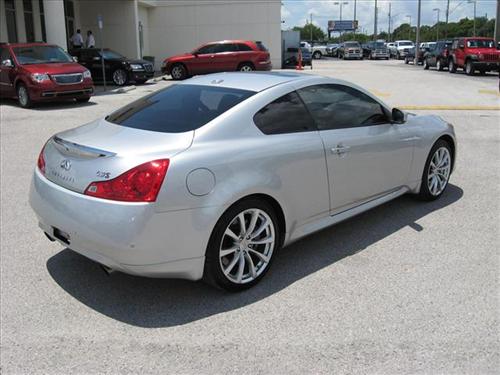 Infiniti G37 2010 photo 1