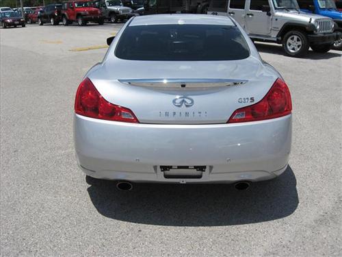 Infiniti G37 2010 photo 4